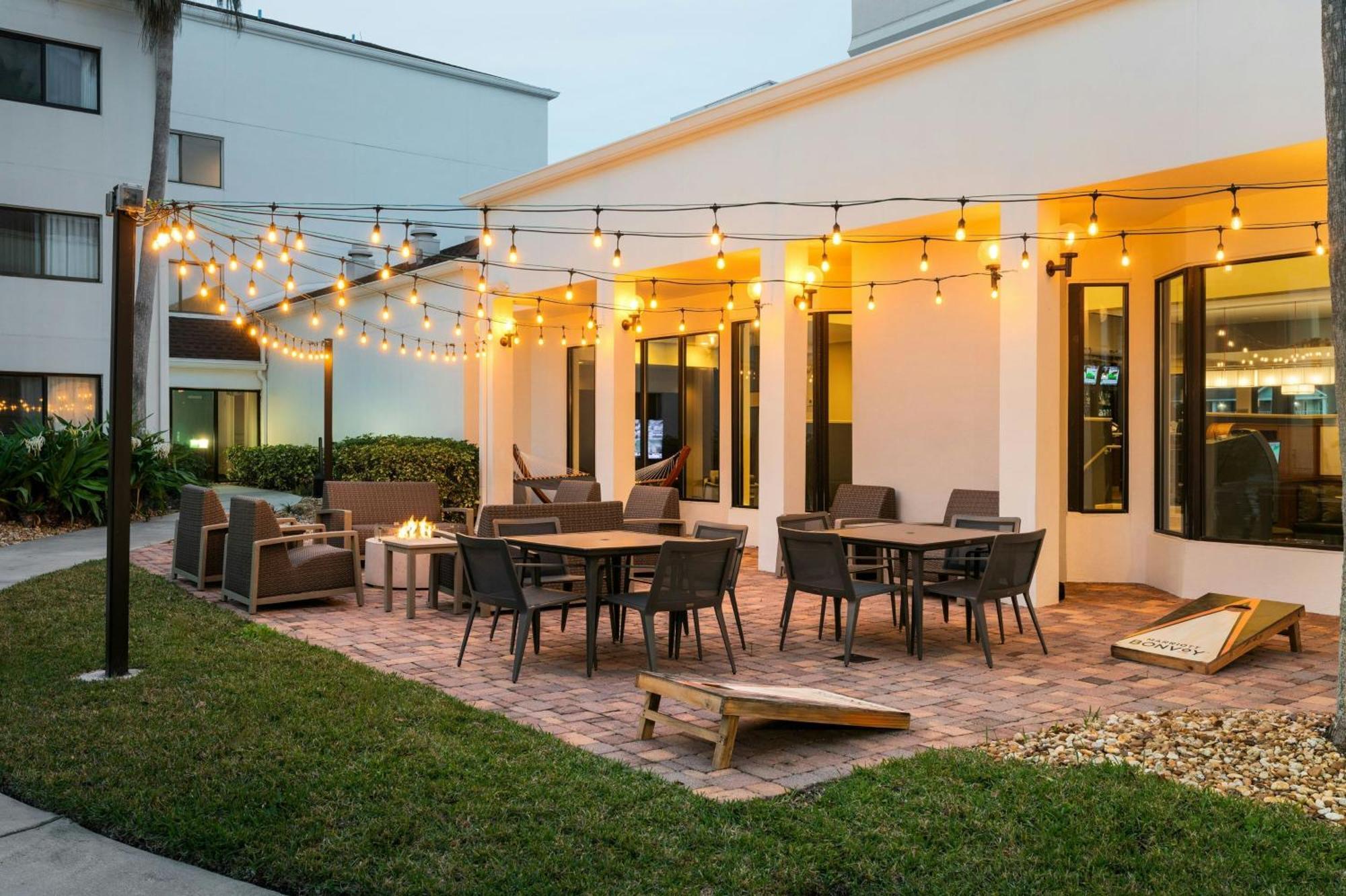 Hotel Courtyard Melbourne West Exterior foto